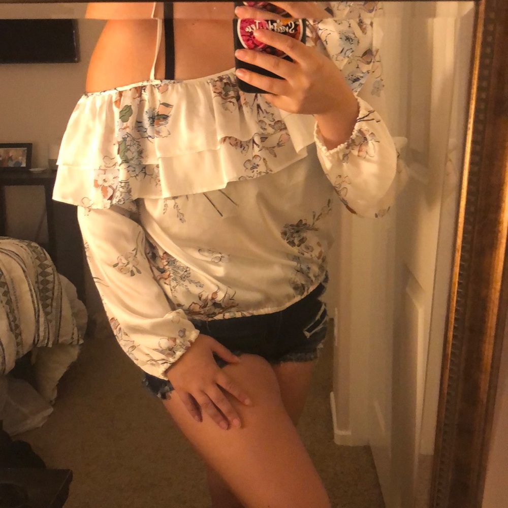🌵3/$20🌵 Silky Long Sleeve Off Shoulder Blouse